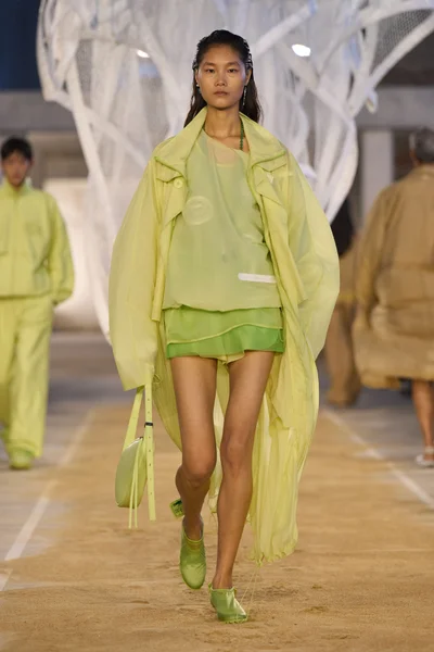 Look 18